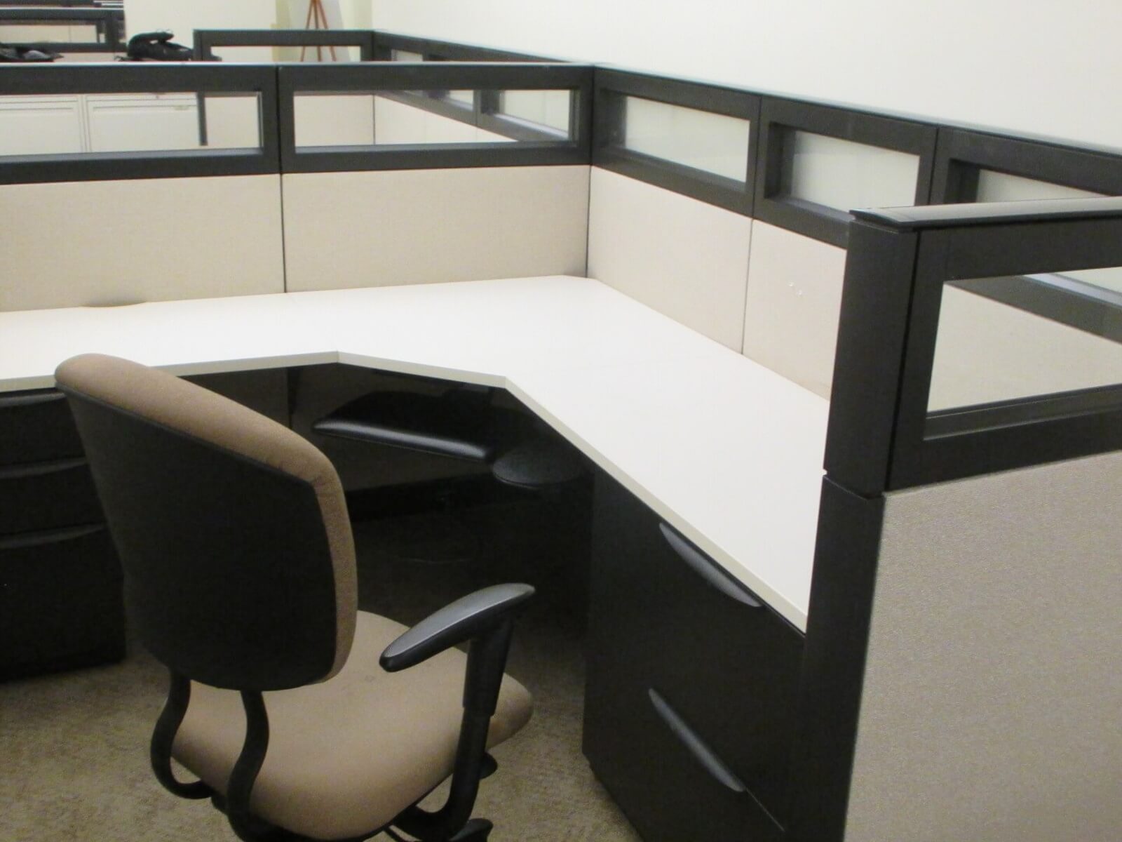 used-cubicles-haworth-premise-050817-ji1a.jpg